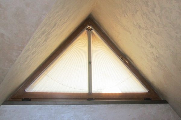 Dowble triangle blinds1